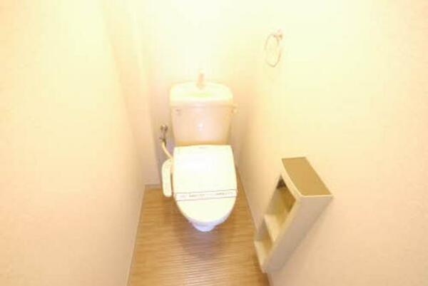 画像10:トイレを快適に使用できます！温水洗浄便座♪