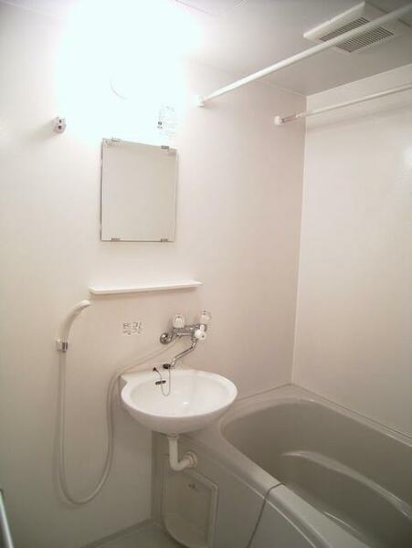画像5:すっきりシンプルな浴室です★