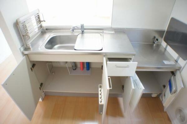 画像10:水きり台や作業台、布巾掛け等のカウンターとしても活用できる食洗器台を備えた機能的なキッチン♪
