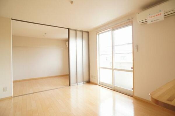 画像4:○２部屋つなげて広々空間○　ＬＤＫと洋室はこのように広く使うこともできます。使い方はお客様次第！