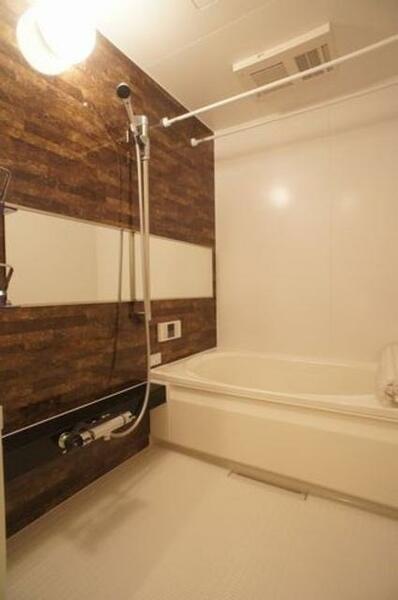 画像8:■浴室■疲れを癒すお風呂タイムはやっぱり清潔感のある空間で♪デザインパネルが高級感を醸し出します。換