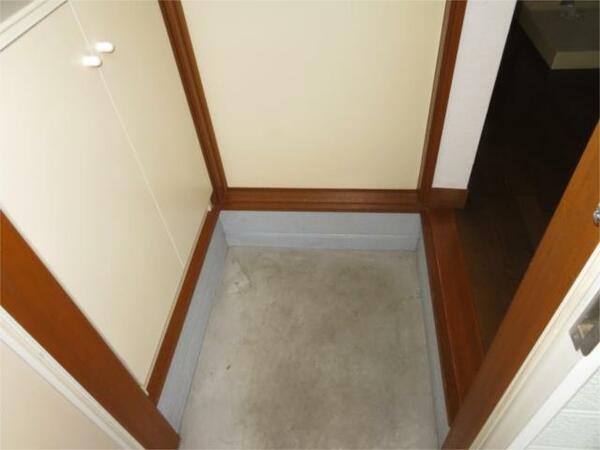 画像8:下駄箱を備えた玄関