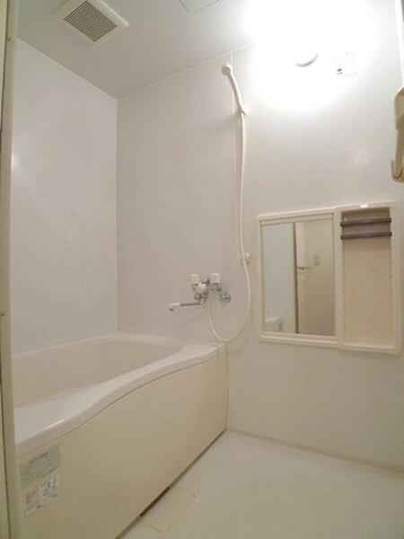 画像10:白を基調とした清潔感のある浴室です！