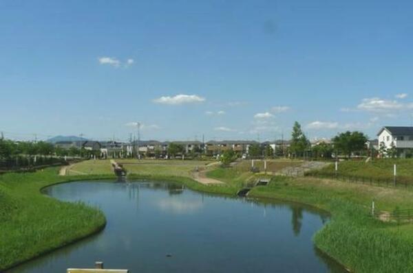 画像3:【☆積水ハウスのシャーメゾン☆】敷地東側の道路向かいには「阿見町本郷親水公園」があります♪緑豊かな公