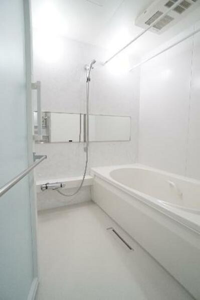 画像14:浴室は１６１８サイズを採用しております。浴室乾燥機もついております。