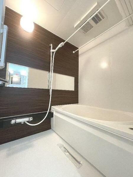 画像13:【浴室】広々したバスルームになります！大型ミラー・浴室乾燥など便利な設備付きです♪