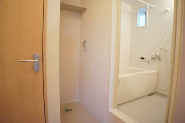 画像12:ランドリースペースも浴室に隣接しているので洗濯に残り湯が使えます。
