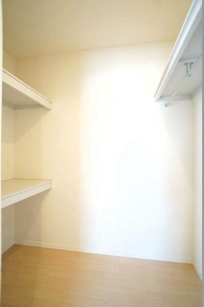 画像8:（Ｗａｌｋ‐ｉｎ Ｃｌｏｓｅｔ収納） 省スペースで効率的な収納が可能なＷａｌｋ‐ｉｎ Ｃｌｏｓｅｔです