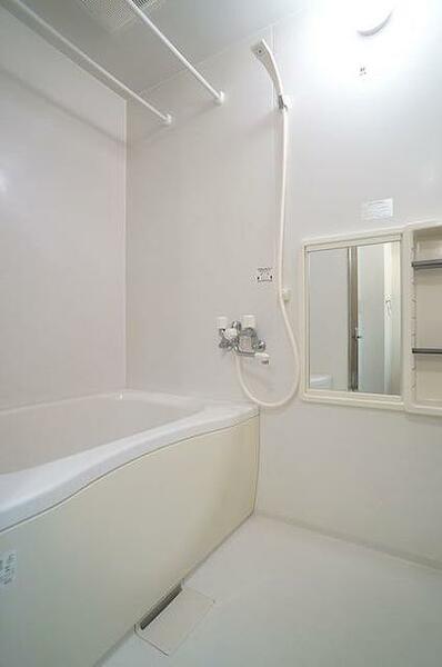画像8:【浴室】お洗濯に便利な浴室乾燥機を設置しております♪