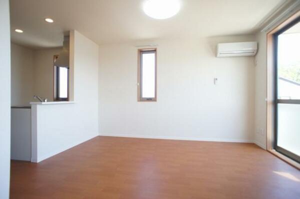 画像7:■ＬＤＫ■明るく開放的なＬＤＫは快適な住空間をプロデュース☆嬉しい居室照明、エアコン付☆