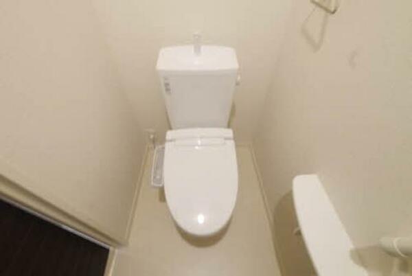 画像15:トイレがさらに快適に！暖房温水洗浄便座！