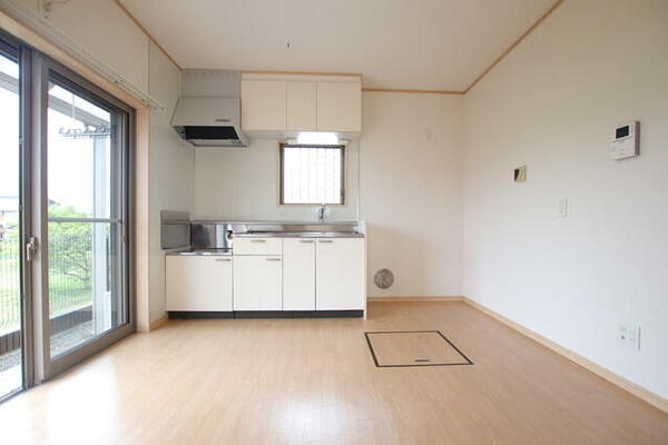 室内：★窓が大きいので明るい室内★