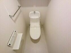 トイレ：温水洗浄暖房便座のトイレ