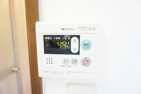 画像3:温度調節に便利な給湯リモコン（浴室のみ）