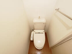 画像8:トイレ　温水洗浄暖房便座付き