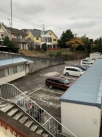 画像11:所有者用の駐車場ですが隣地にも月極駐車場あり