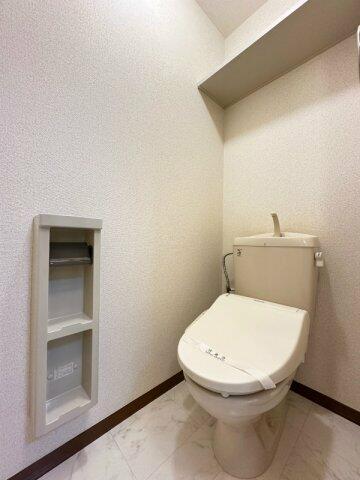画像8:人気のシャワートイレ・バストイレ別です♪トイレが独立していると使いやすいですよね☆上部にはトイレット