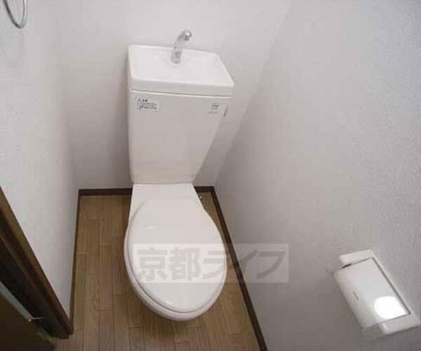 画像9:清潔感のある洋式トイレ