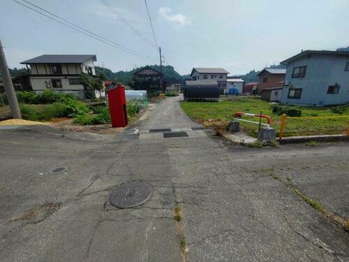 Land, Uonuma, Niigata