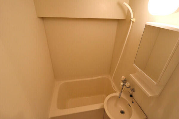 画像6:洗面台付バスルーム！
