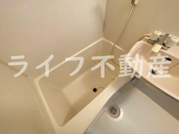画像8:コンパクトで使いやすいお風呂です