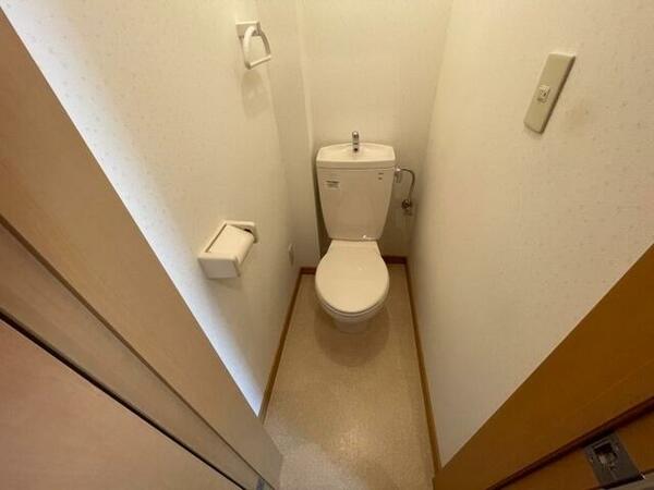 画像12:こちらはトイレです。清潔感があり、安心して使用できます。