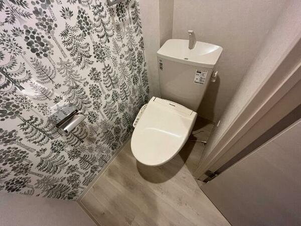画像12:トイレです。お洒落なクロスが使われていました！