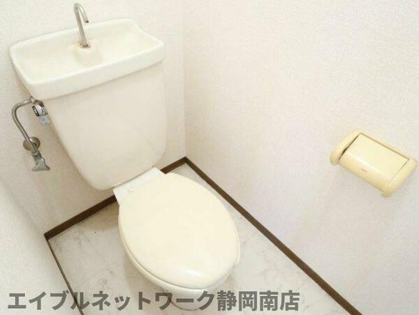 画像6:コンパクトで使いやすいトイレです