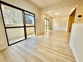 ヴォルフスカルデン二日市　２階