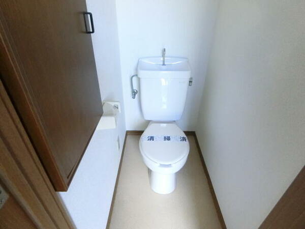 画像3:人気のバストイレ別室！収納付きです