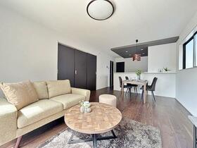 東京都三鷹市上連雀６丁目