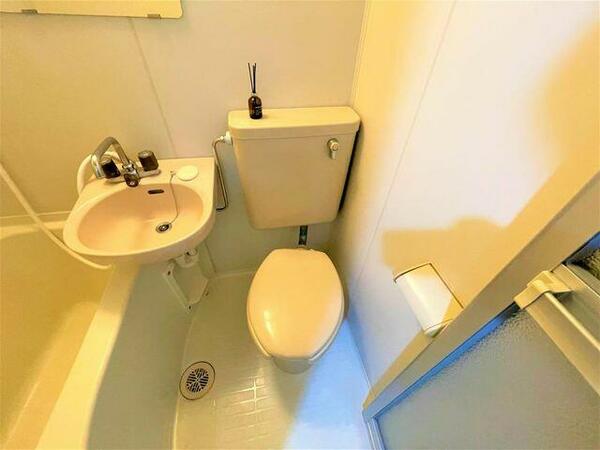 画像10:ユニットバスのトイレ