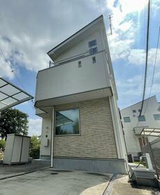 東京都三鷹市野崎４丁目