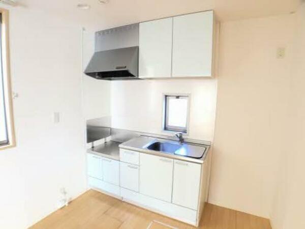 画像5:キッチンスペースが奥の壁際にまとまっておりますのでお部屋をゆったりと使えます！