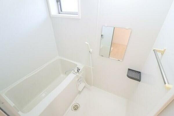 画像5:給湯式浴室（小窓付）