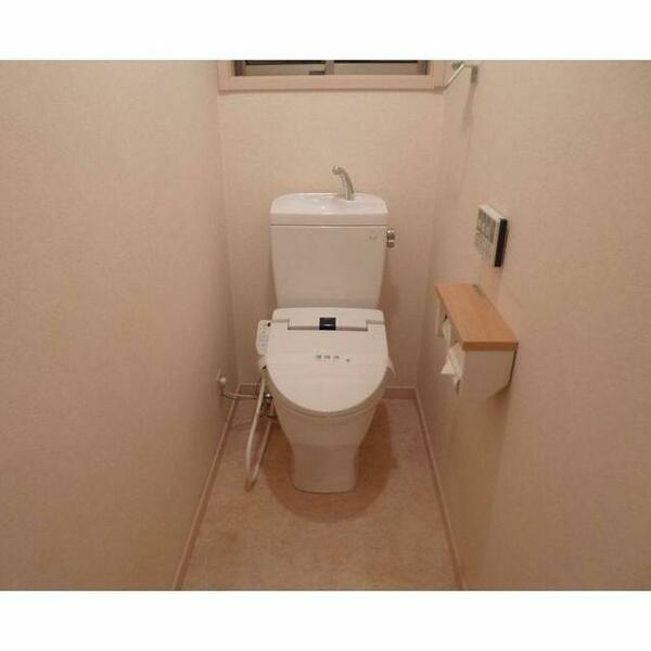 １階トイレ（温水洗浄便座付）
