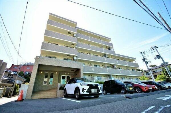 画像2:新潟大学医学部まで徒歩約５分☆設備充実の築浅５階建てマンションです☆