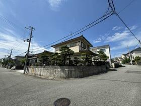 兵庫県川西市萩原台東１丁目