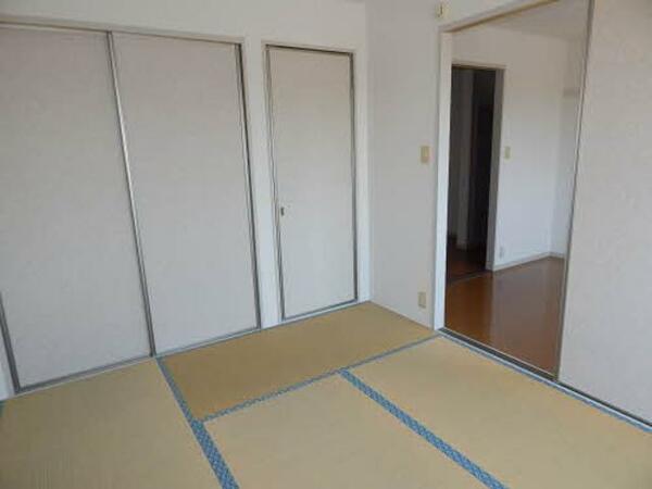 画像10:和室の収納は容量大！！お部屋を広くキレイに使えます。