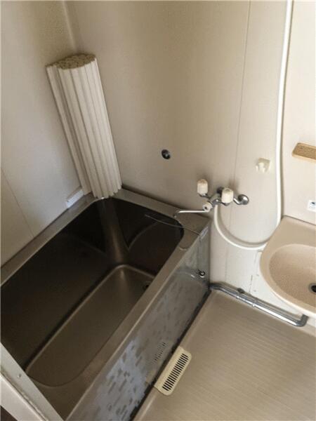 画像8:保温性に優れたステンレス製の浴槽です