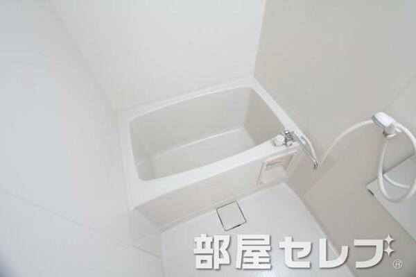 画像6:お風呂でゆったりと。他号室の写真です。
