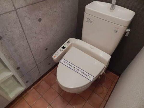 トイレ：シャワートイレは今や無くてはならない人気の設備です。毎日が快適になりますよ☆