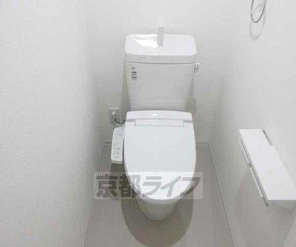 画像7:白基調のおトイレです