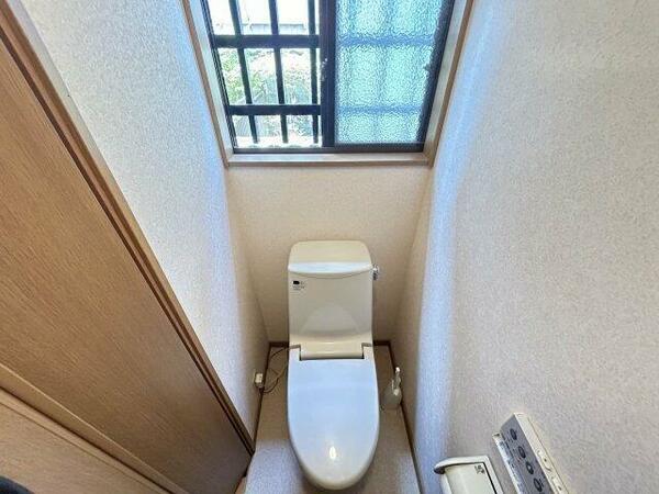 画像13:1階トイレです。温水洗浄便座付きです！