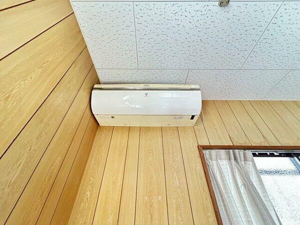 画像6:玄関にあるエアコンです。サービス品となっております！