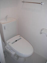 画像5:温水洗浄暖房便座付きトイレ