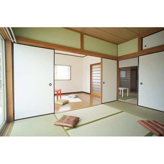 その他画像：落ち着いてくつろげる雰囲気の畳のお部屋です。