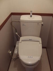 トイレ：温水洗浄便座付トイレ