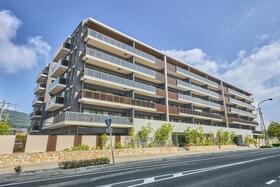 サンリヤン都府楼前