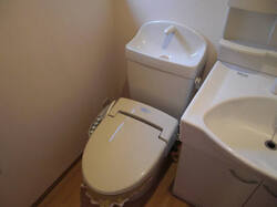 画像5:トイレ（温水洗浄暖房便座）